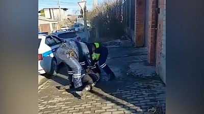 В Челябинске сотрудники полиции задержали нетрезвого хулигана