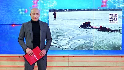 Спасатели вытащили рыбаков со льда