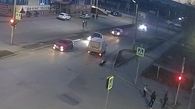 В Чебаркуле ребенок на самокате попал под колеса грузовика