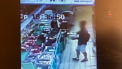 В Кыштыме мужчина вынес из магазина 12 килограммов орехов