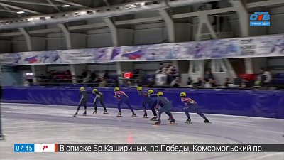 Бег на коньках в сюжете «Первенство по шорт-треку»