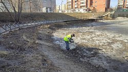 В Ленинском районе Челябинска спасают от обмеления пруд Девичьи слезы 