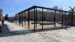 Пергола, качели, скамейки: как выглядит обновленный сквер у ДК «Станкомаш» в Челябинске