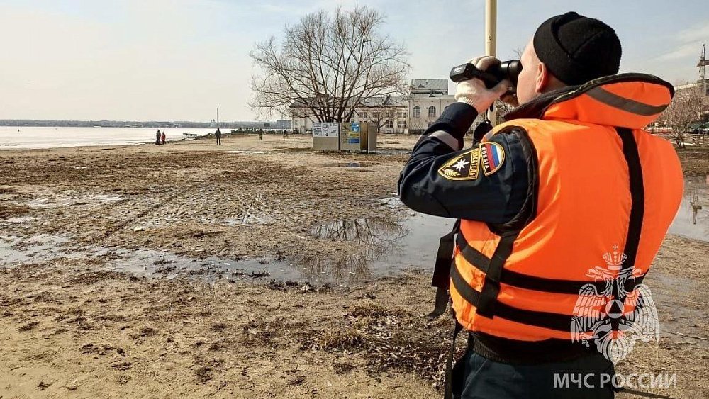 В Челябинске рыбак погиб, провалившись под лед