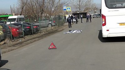 В Челябинске пенсионерка погибла под колесами автобуса