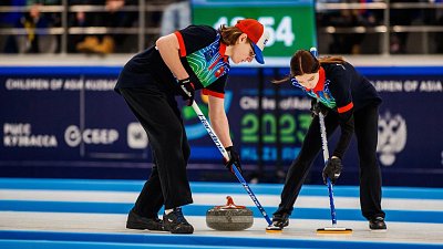 Челябинские девушки стартуют на чемпионате России по керлингу