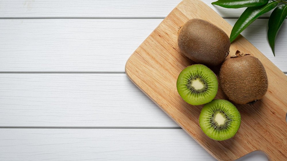 Справиться с простудой поможет киви