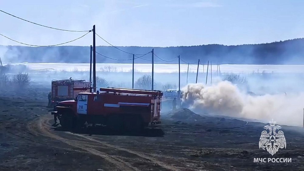 Вблизи Ильменского заповедника потушили три гектара горящего камыша