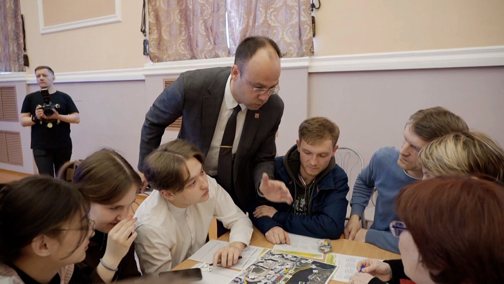 Горожане и АЗ «УРАЛ» обсудили благоустройство набережной