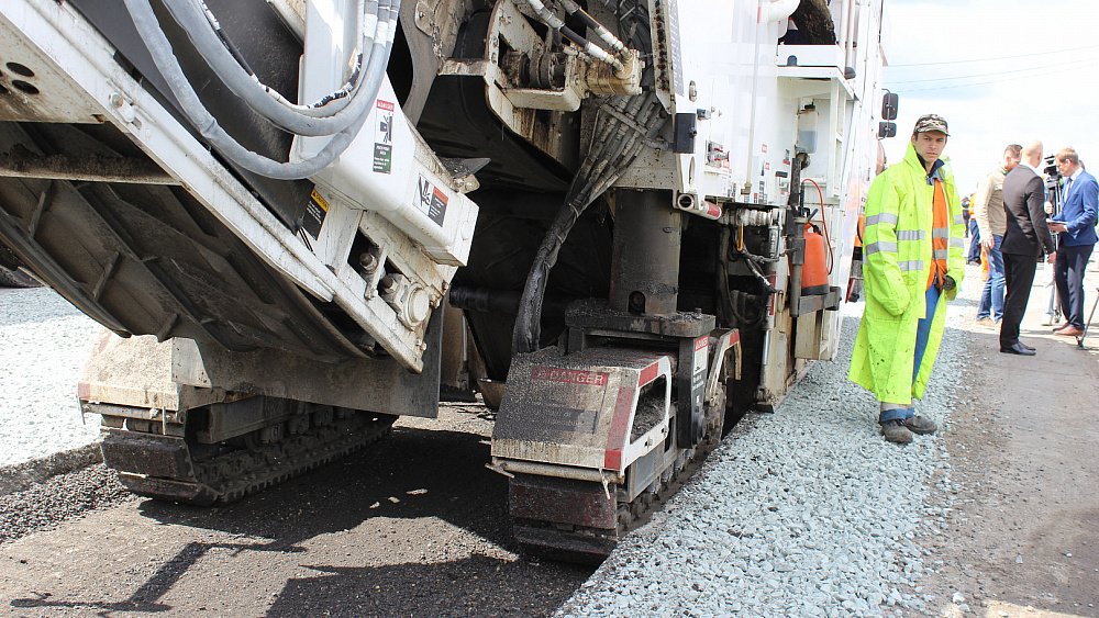 В Октябрьском районе приведут в порядок щебеночную дорогу, соединяющую два населенных пункта