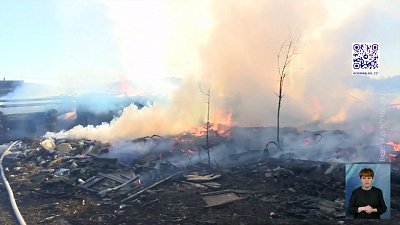 В Трехгорном вспыхнули бесхозные строения