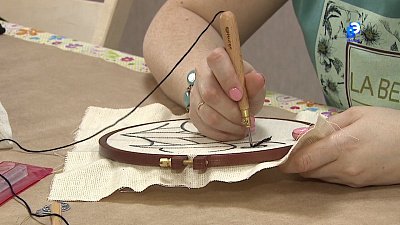 Миасская мастерица занимается ковровой вышивкой