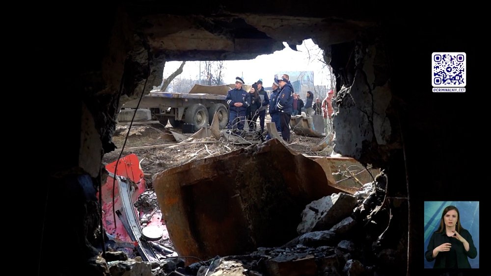 Водитель фуры погиб, влетев в многоэтажку