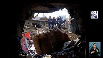 Водитель фуры погиб, влетев в многоэтажку