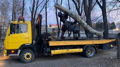 В Челябинской области «мужика с дразнилкой» перенесли на другое место