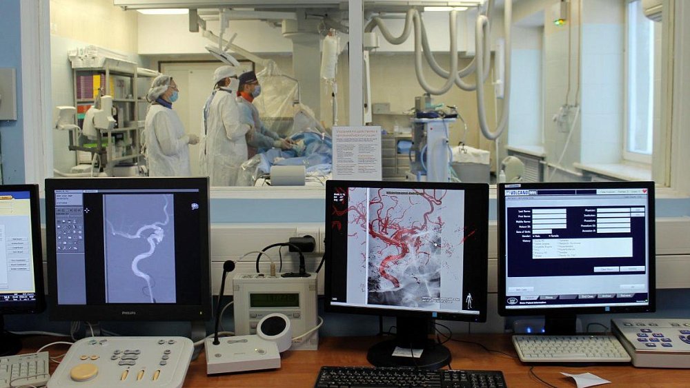 Нейрохирург из Санкт-Петербурга провел мастер-класс для коллег из Челябинска