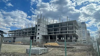 В Челябинске с наценкой перепродают недостроенный отель на улице Братьев Кашириных