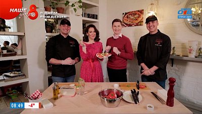 Ведущие К. Хазова и И. Карташев — готовим салат Капрезе