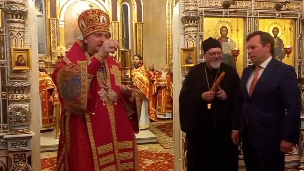 Благодатный огонь привезли в Челябинск из Иерусалима