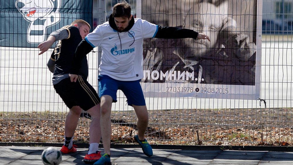 Болельщики «Трактора» почтили память фаната футбольным матчем