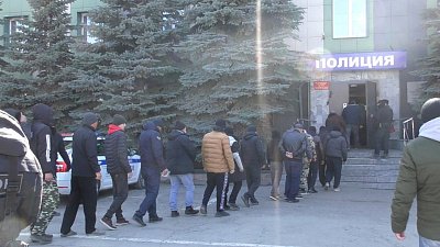 В Челябинске полицейские продолжают проверять иностранных граждан