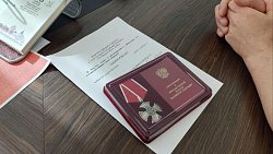 В Саткинском районе семье погибшего в СВО военнослужащего вручили орден Мужества