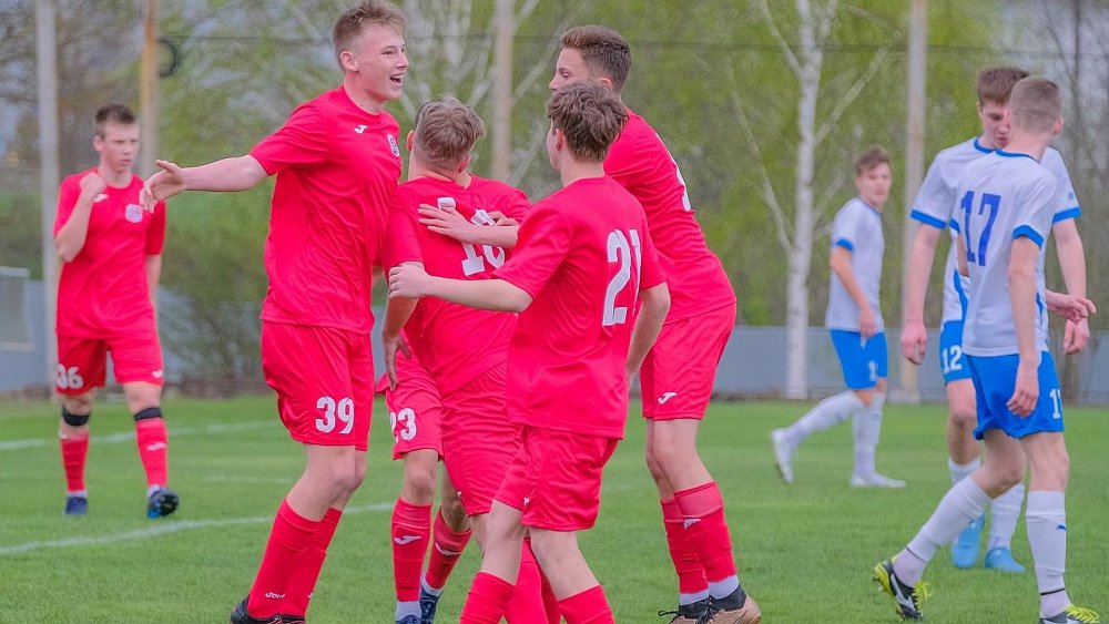 Футбол на перспективу: юношеская команда из Челябинска в восьмерке сильнейших в стране!