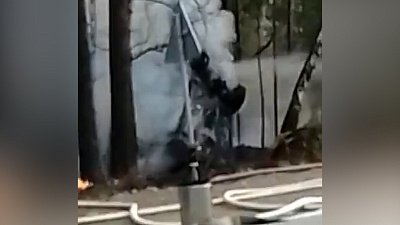 В Озерске лихач на легковушке вылетел с дороги и загорелся