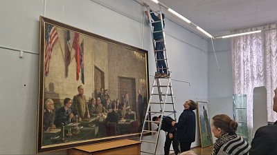 Гигантскую картину Кукрыниксов выставят в Челябинске накануне Дня Победы