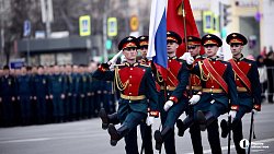 В Челябинске провели первую репетицию построения войск на 9 Мая