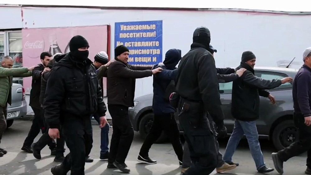 57 протоколов на мигрантов составили полицейские Челябинска во время рейдов