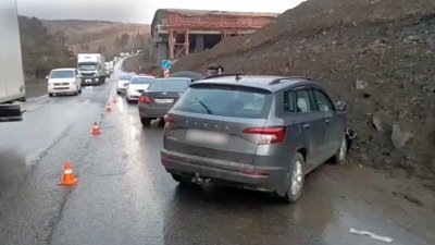 На трассе М-5 в Челябинской области столкнулись два легковых автомобиля