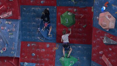 В Миассе прошло первенство по скалолазанию