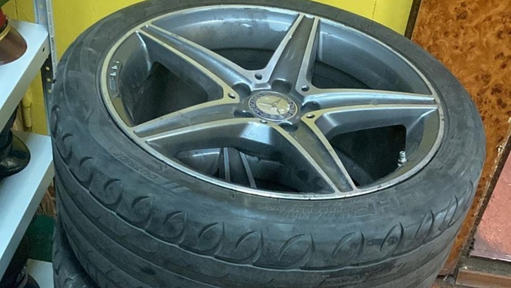 В Челябинске задержали похитителя колес автомобиля Mercedes