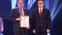 Алексей Текслер поздравил с юбилеем коллектив Челябинского металлургического комбината