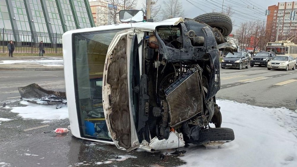 В Челябинске на водителя перевернувшейся маршрутки составили административный протокол