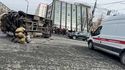 В Челябинске шесть человек пострадали в перевернувшейся маршрутке