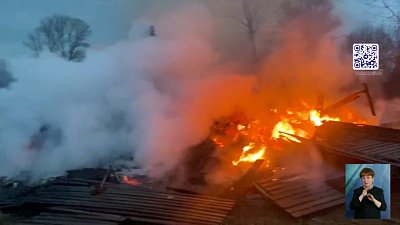 В Копейске загорелся двухэтажный барак