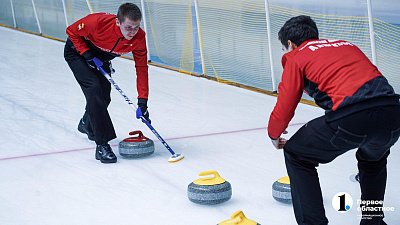 Челябинские студенты стартовали на Всероссийском турнире по керлингу