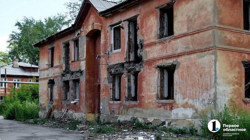 В Челябинске до конца года снесут 13 аварийных зданий
