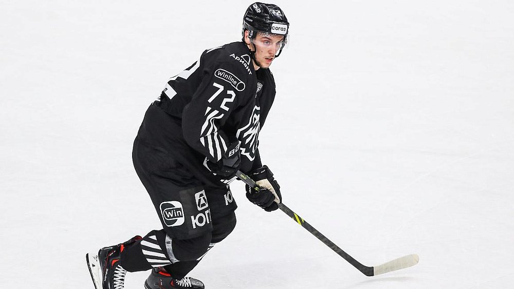 Хоккейный клуб «Трактор» продлил контракт с защитником Сергеем Телегиным