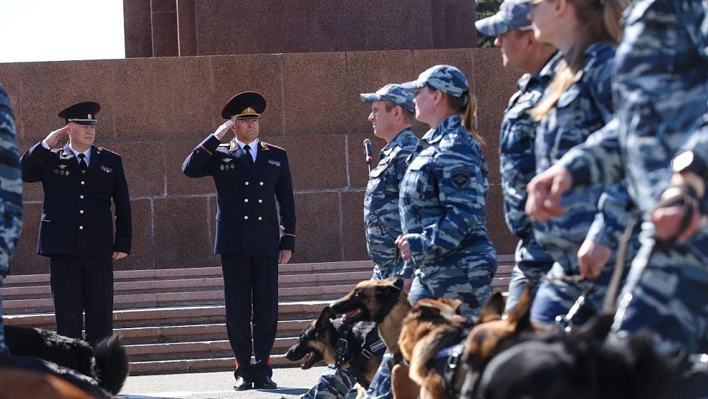 В Челябинске оценили готовность полицейских к охране общественного порядка в майские праздники