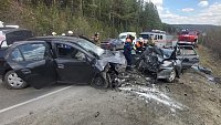 16-летняя девушка погибла при столкновении двух автомобилей на трассе в Челябинской области