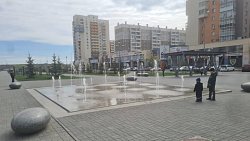 В Центральном районе Челябинска запустили два пешеходных фонтана