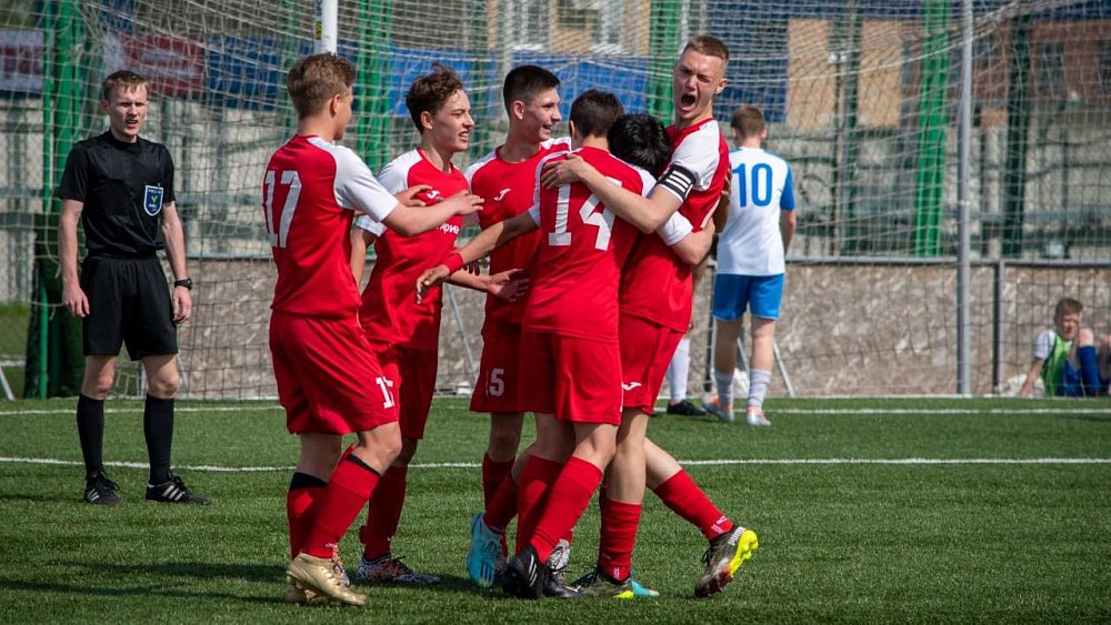 Челябинские команды с побед стартовали в Юношеской футбольной лиге