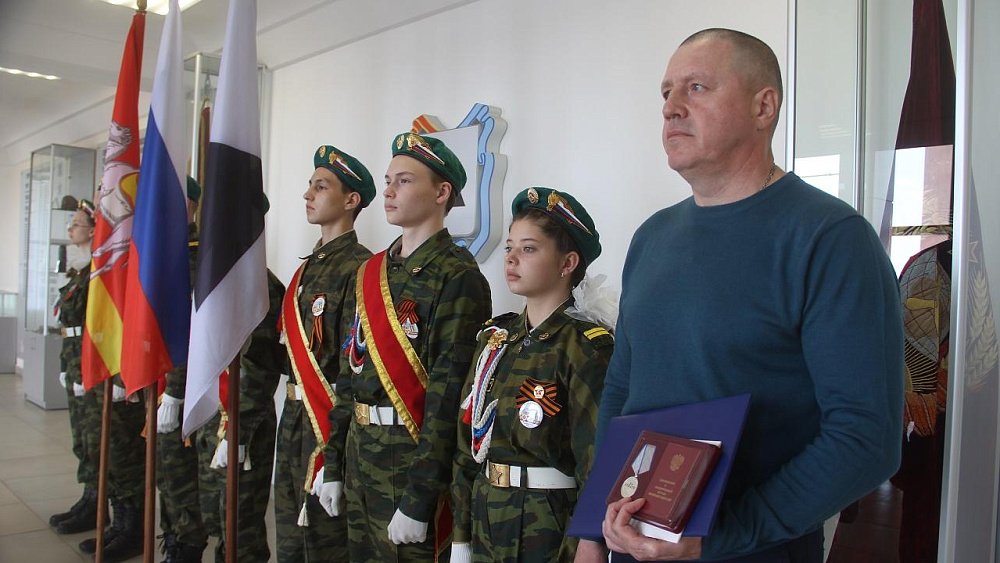 В Магнитогорске стрелок из добровольческого батальона получил медаль «За отвагу»