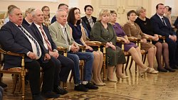 Алексей Текслер вручил госнаграды активистам профсоюзного движения 