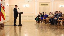 Алексей Текслер вручил госнаграды активистам профсоюзного движения 