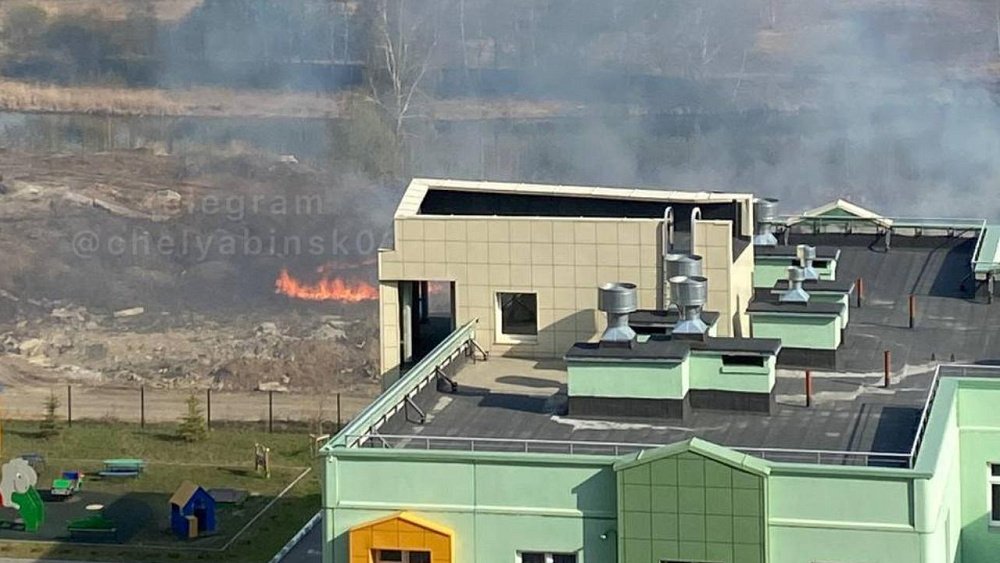 Северо-запад Челябинска накрыло дымом из‑за горения камыша