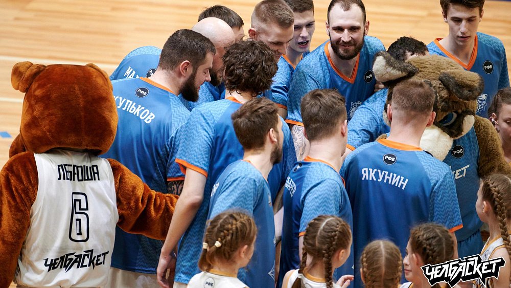 Баскетболисты «Челбаскета» поддержали съемки фильма об Уральском танковом корпусе